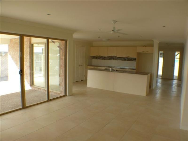 13 Farraday Crescent, Pacific Pines QLD 4211