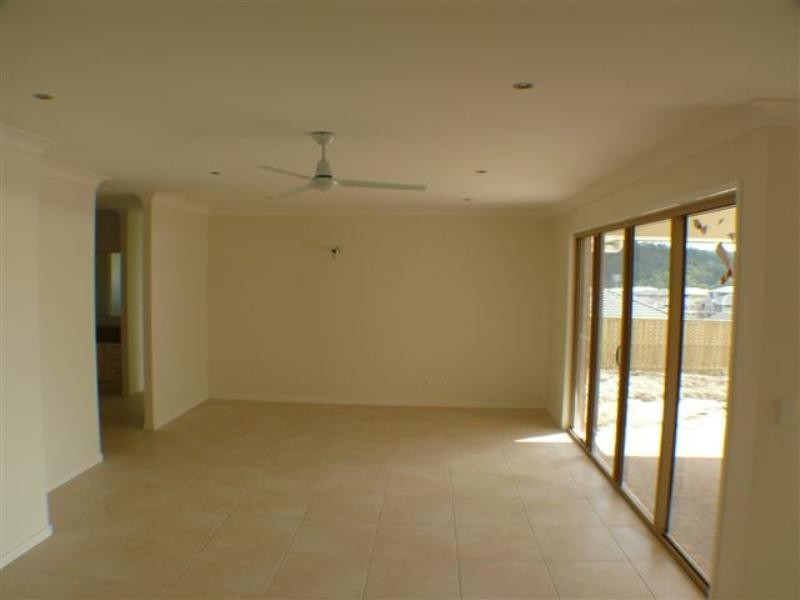 13 Farraday Crescent, Pacific Pines QLD 4211