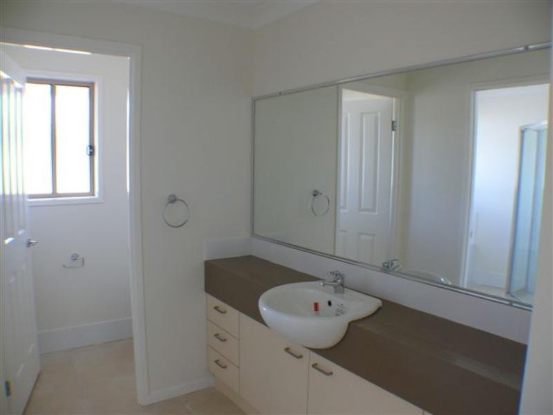 13 Farraday Crescent, Pacific Pines QLD 4211