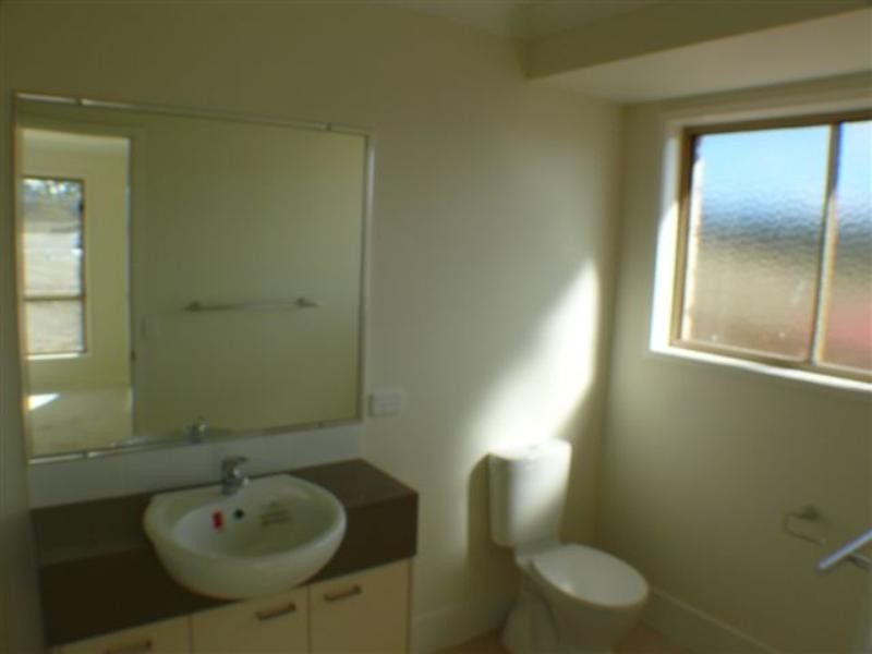 13 Farraday Crescent, Pacific Pines QLD 4211