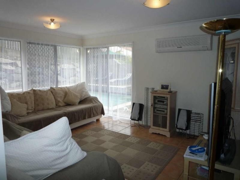 3 Hawker Street, Pacific Pines QLD 4211
