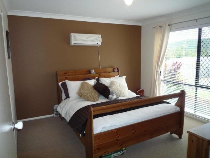3 Hawker Street, Pacific Pines QLD 4211
