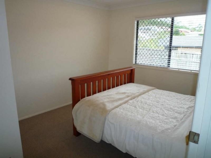 3 Hawker Street, Pacific Pines QLD 4211