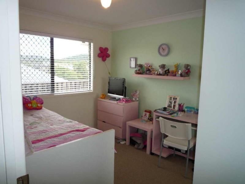 3 Hawker Street, Pacific Pines QLD 4211