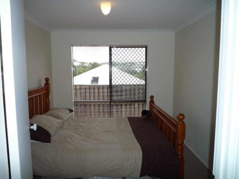 3 Hawker Street, Pacific Pines QLD 4211