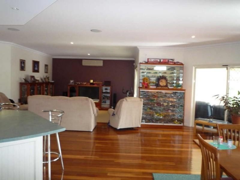 11 Huxley Court, Pacific Pines QLD 4211