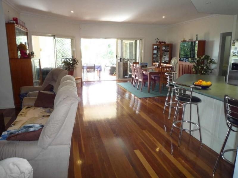 11 Huxley Court, Pacific Pines QLD 4211