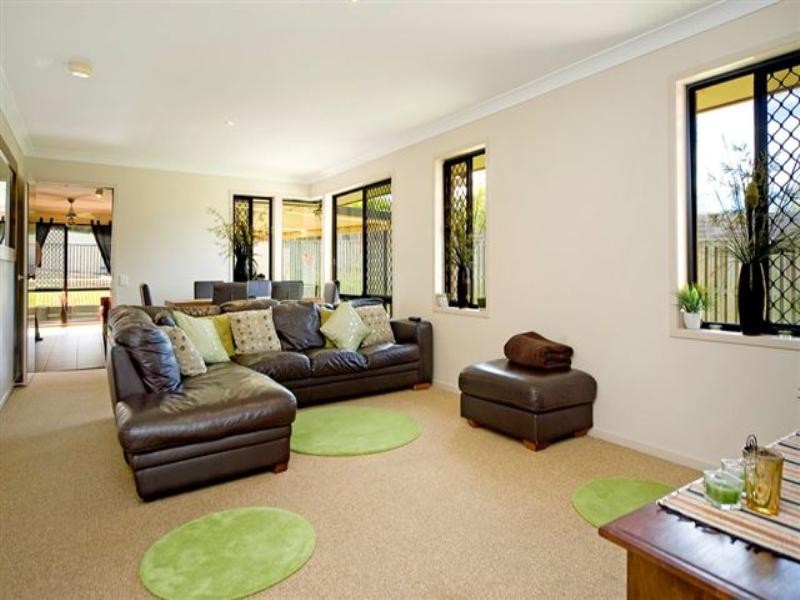 31 Enderbury Crescent, Pacific Pines QLD 4211
