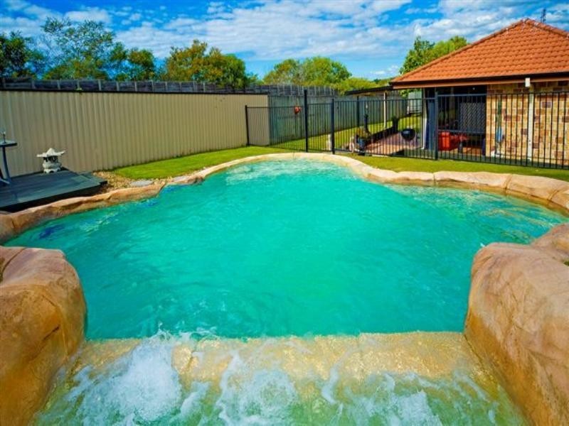 31 Enderbury Crescent, Pacific Pines QLD 4211