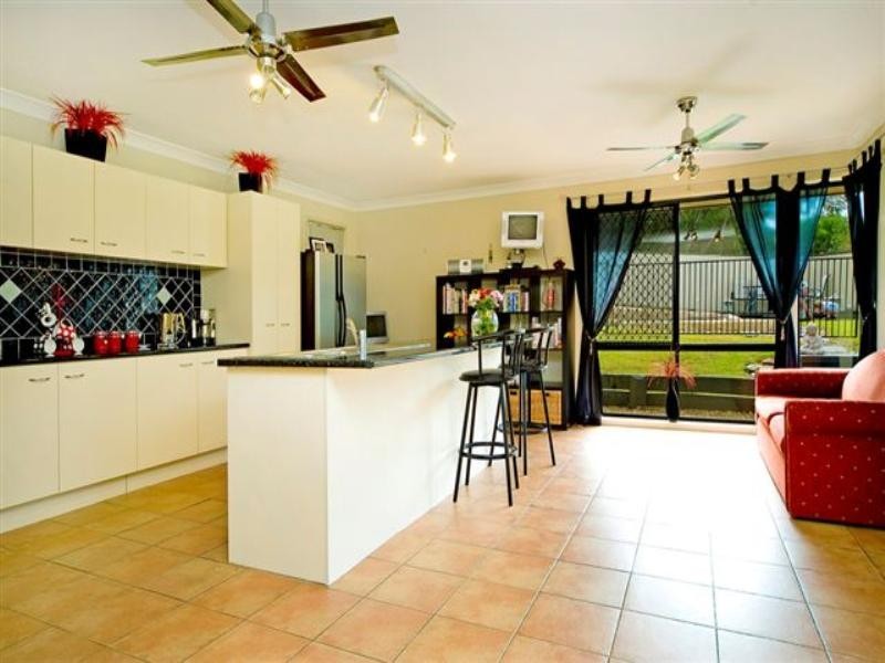 31 Enderbury Crescent, Pacific Pines QLD 4211