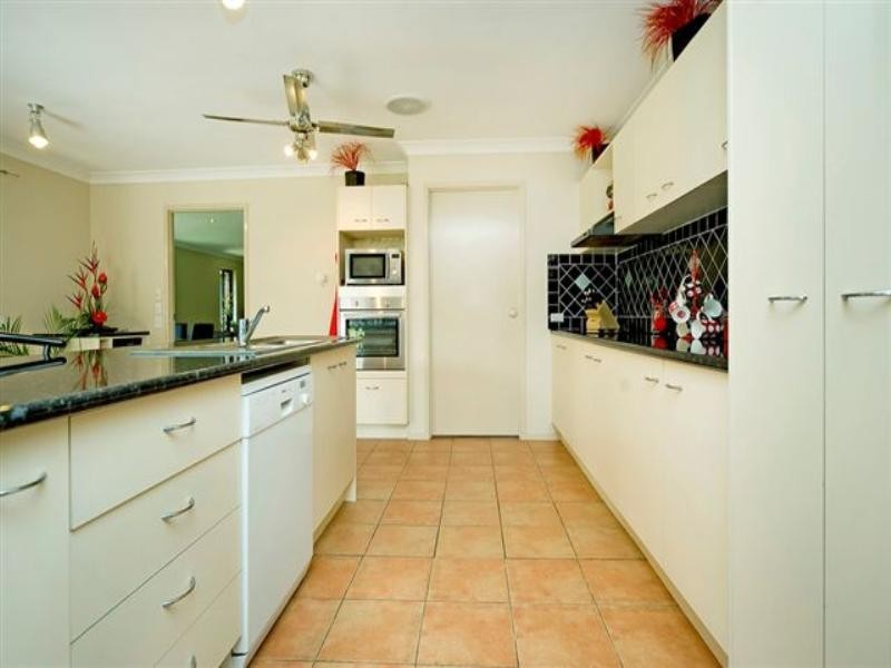 31 Enderbury Crescent, Pacific Pines QLD 4211