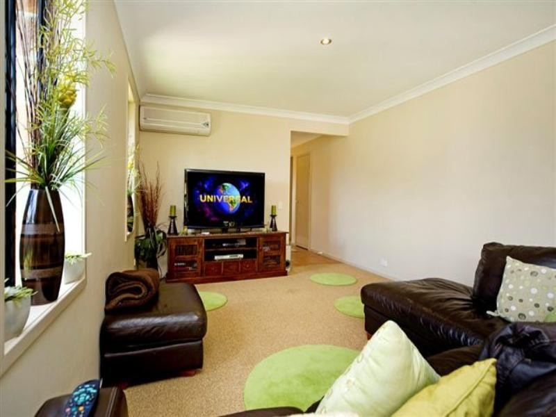 31 Enderbury Crescent, Pacific Pines QLD 4211