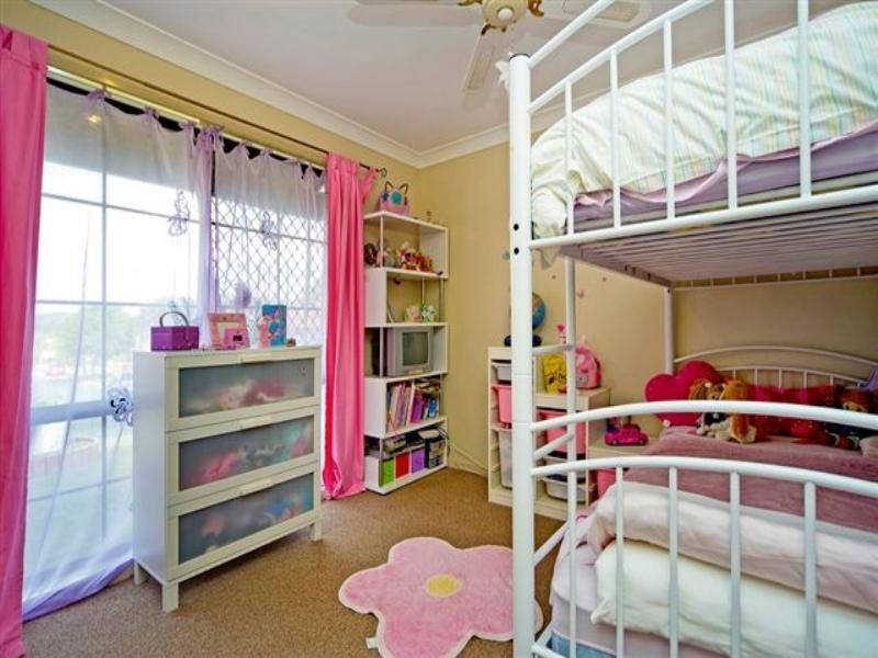 31 Enderbury Crescent, Pacific Pines QLD 4211