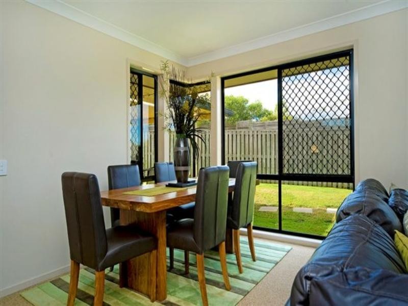 31 Enderbury Crescent, Pacific Pines QLD 4211