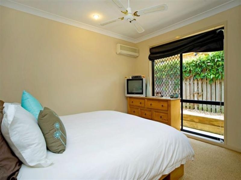 31 Enderbury Crescent, Pacific Pines QLD 4211