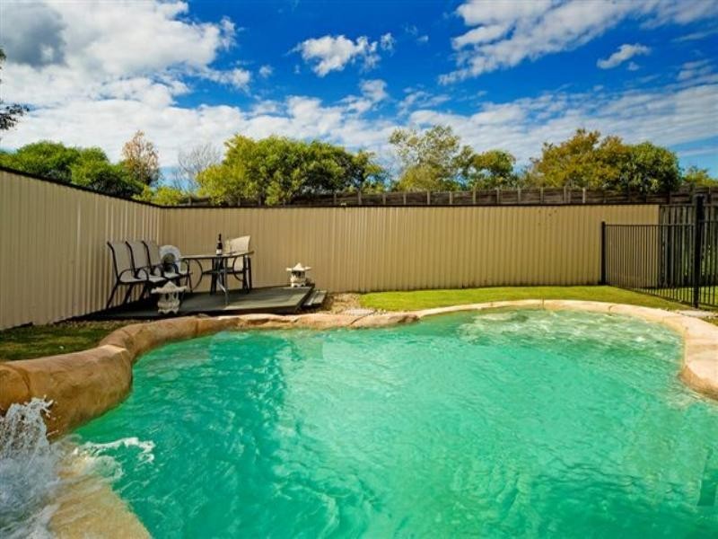 31 Enderbury Crescent, Pacific Pines QLD 4211