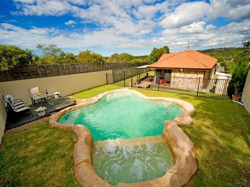 31 Enderbury Crescent, Pacific Pines QLD 4211