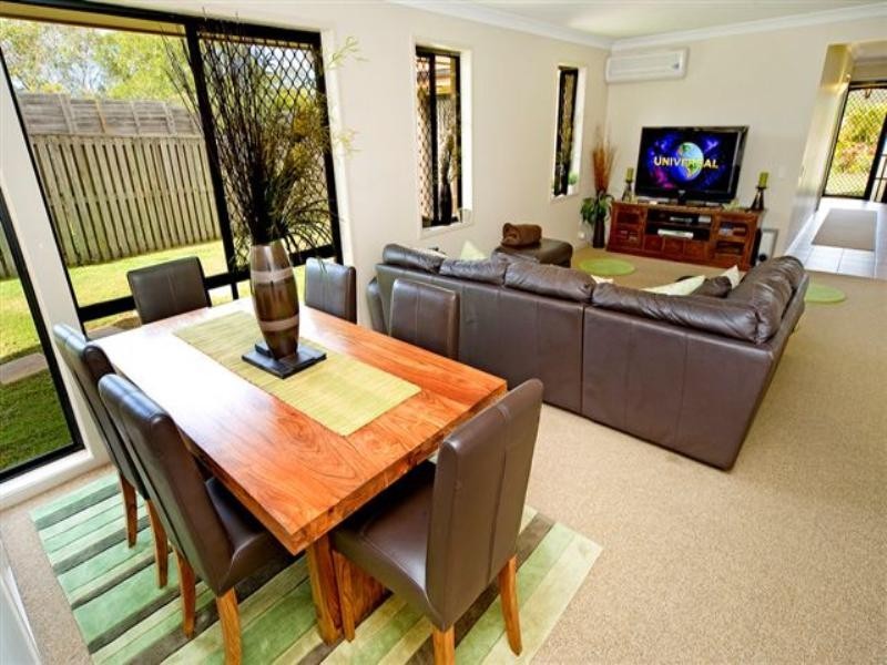 31 Enderbury Crescent, Pacific Pines QLD 4211