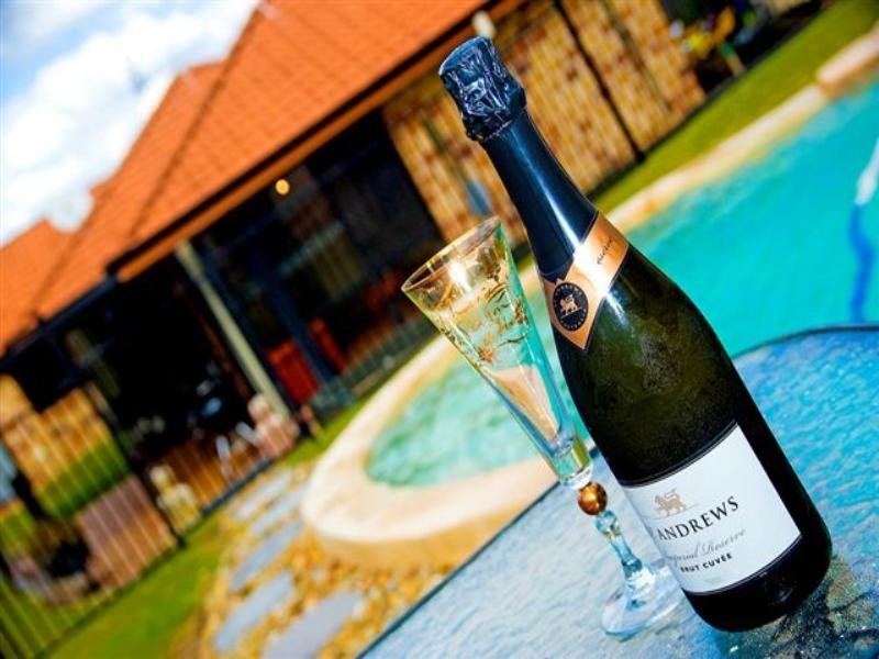 31 Enderbury Crescent, Pacific Pines QLD 4211