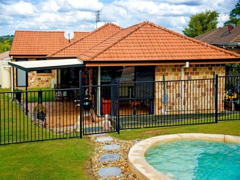 31 Enderbury Crescent, Pacific Pines QLD 4211