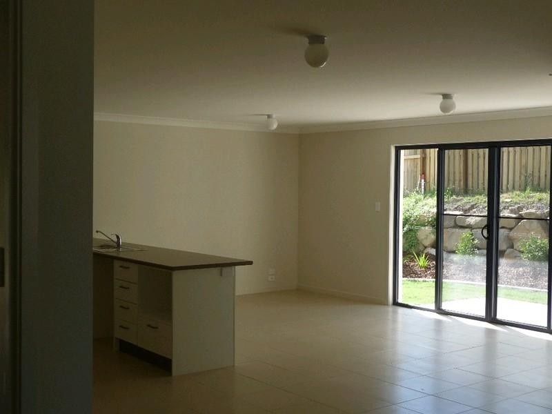 2/55 Wunburra Circuit, Pacific Pines QLD 4211