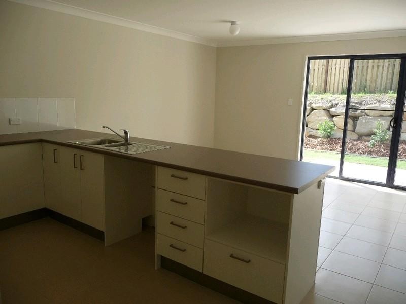 2/55 Wunburra Circuit, Pacific Pines QLD 4211