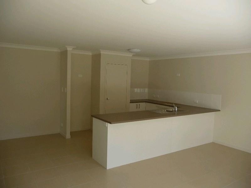 2/55 Wunburra Circuit, Pacific Pines QLD 4211