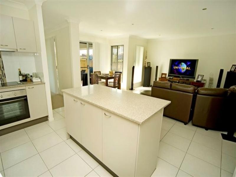 9 Haughton Street, Pacific Pines QLD 4211
