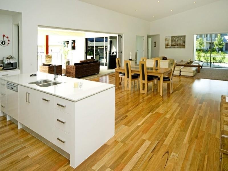 10 Meadow Court, Maudsland QLD 4210