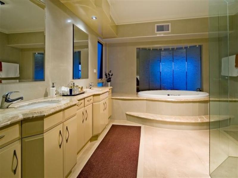 8063 Riverside Drive, Hope Island QLD 4212