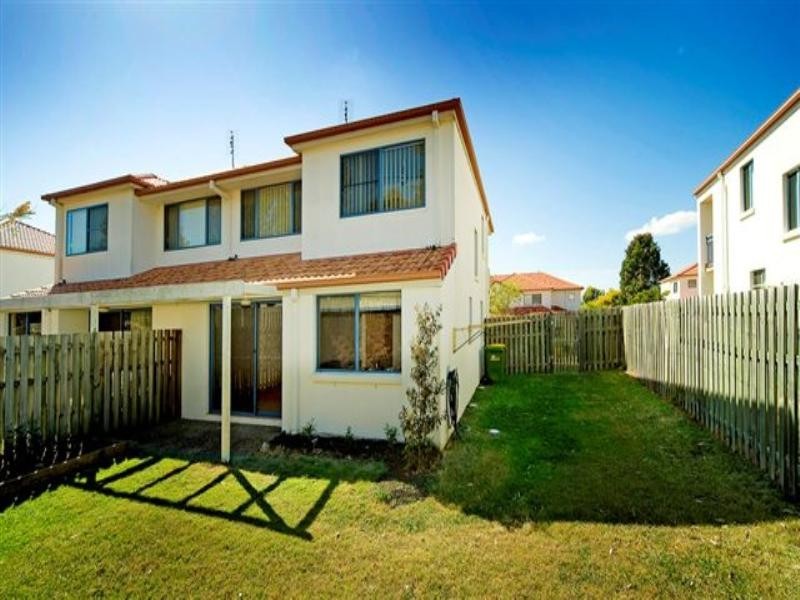 34/2 Studio Drive, Pacific Pines QLD 4211