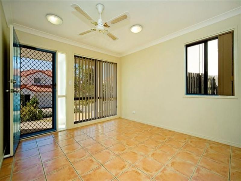 34/2 Studio Drive, Pacific Pines QLD 4211