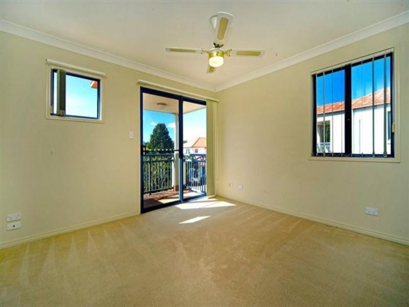 34/2 Studio Drive, Pacific Pines QLD 4211