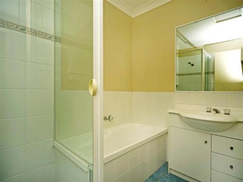 34/2 Studio Drive, Pacific Pines QLD 4211