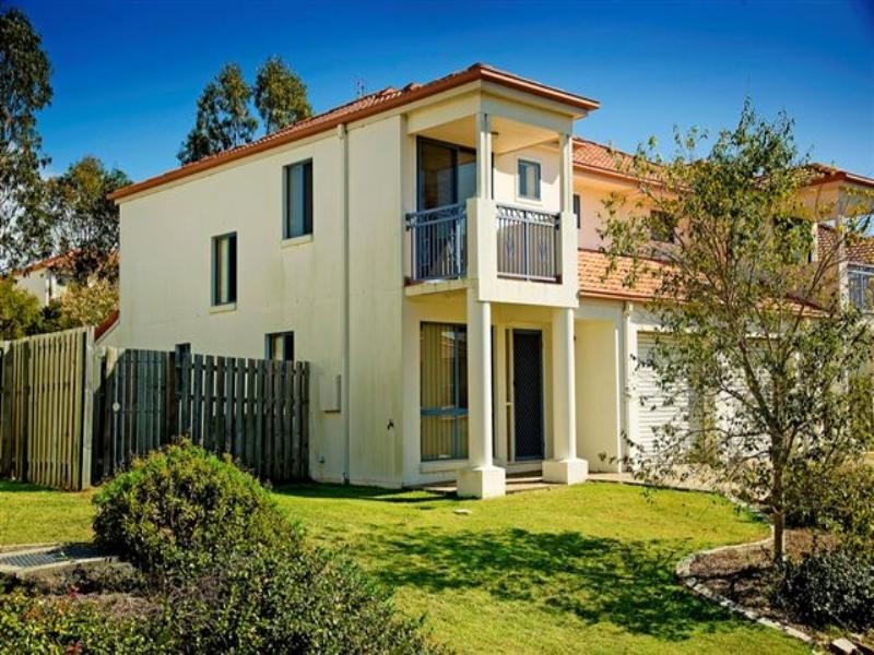 34/2 Studio Drive, Pacific Pines QLD 4211