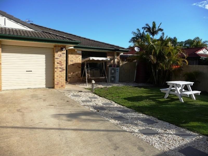 2/76 River Oak Drive, Helensvale QLD 4212
