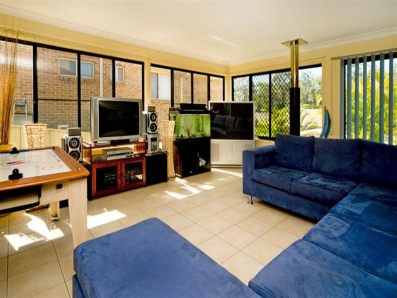 2 Poeppel Place, Helensvale QLD 4212
