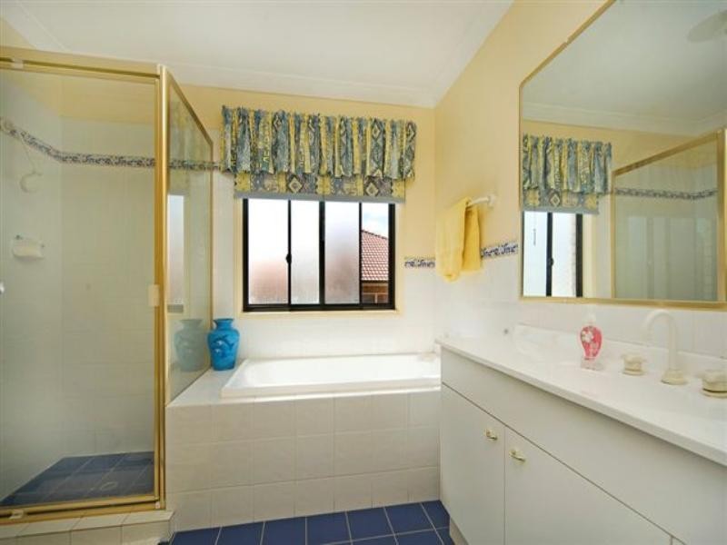 2 Poeppel Place, Helensvale QLD 4212