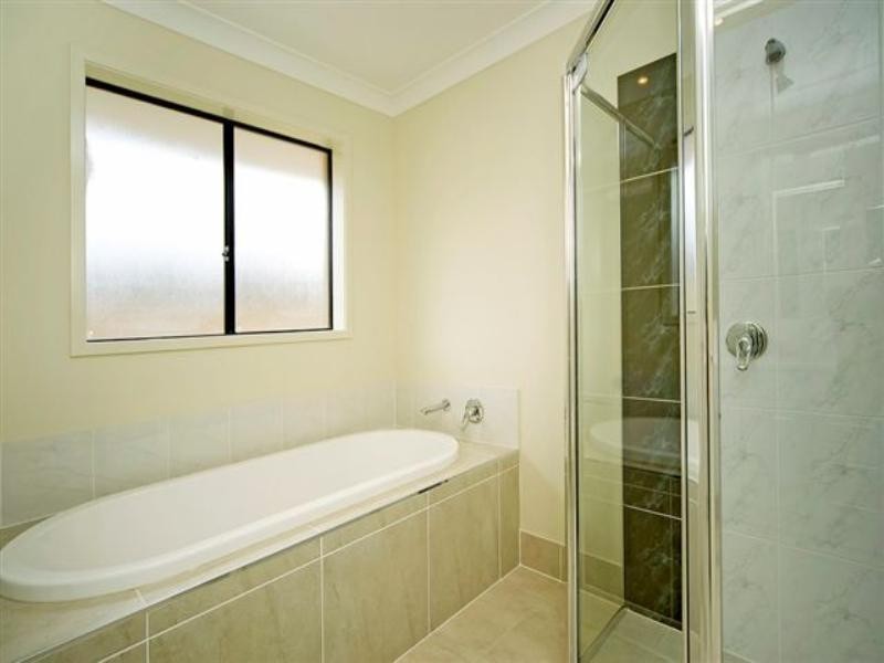 10 Willunga Street, Pacific Pines QLD 4211