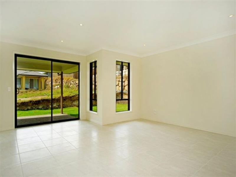 10 Willunga Street, Pacific Pines QLD 4211