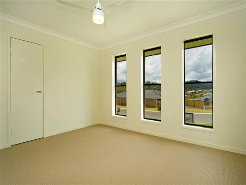 10 Willunga Street, Pacific Pines QLD 4211