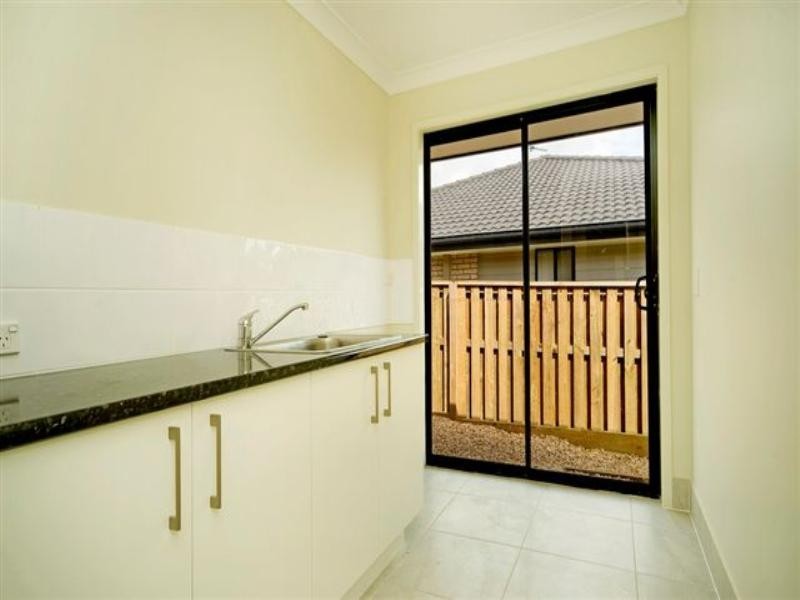 10 Willunga Street, Pacific Pines QLD 4211