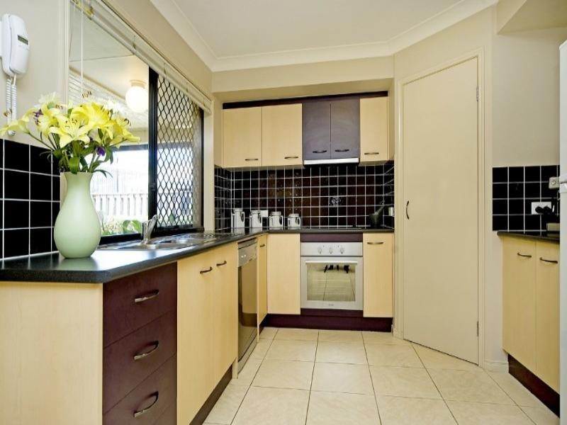 10 Burr Court, Pacific Pines QLD 4211