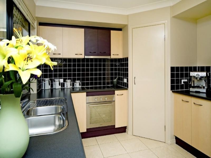 10 Burr Court, Pacific Pines QLD 4211