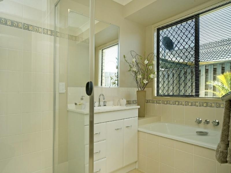 10 Burr Court, Pacific Pines QLD 4211