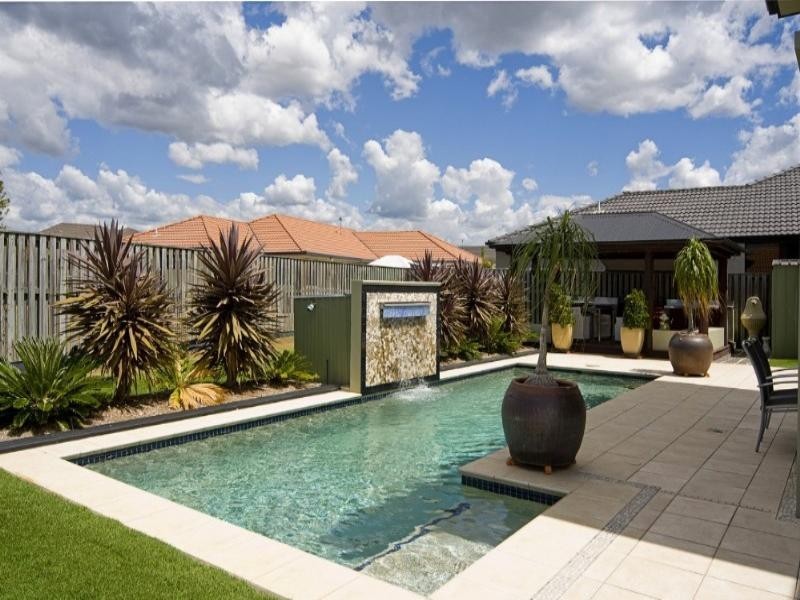 6 Princeton Street, Oxenford QLD 4210