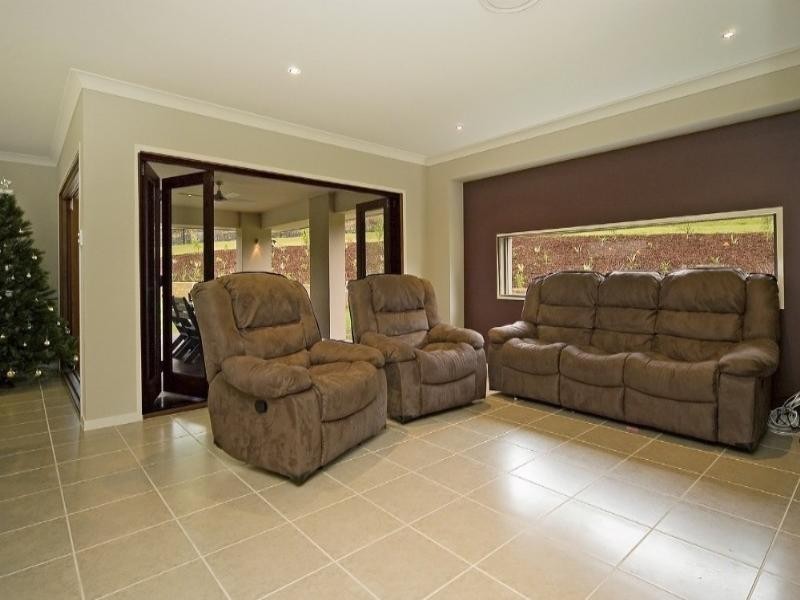 9 Meadow Court, Maudsland QLD 4210