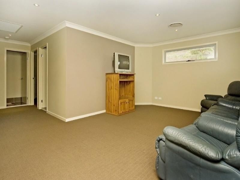 9 Meadow Court, Maudsland QLD 4210