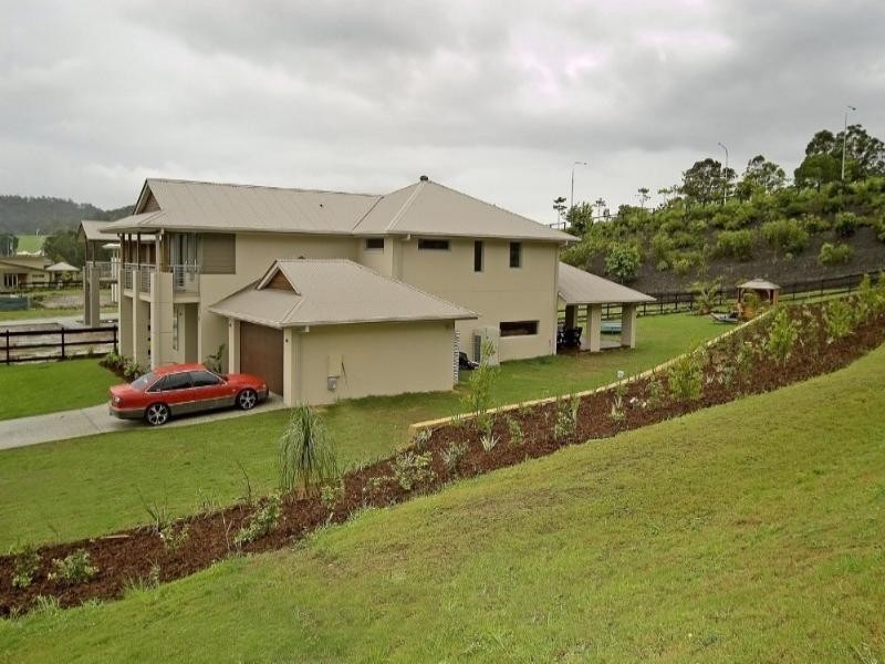 9 Meadow Court, Maudsland QLD 4210