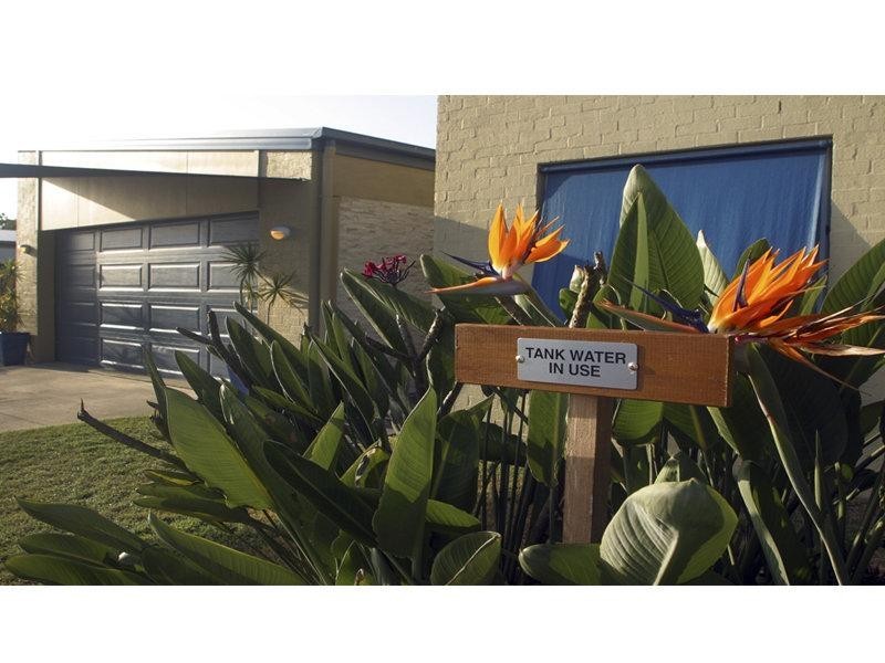 18 Norfolk Drive, Pacific Pines QLD 4211